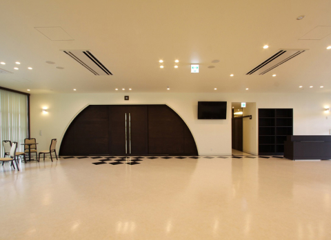 サンセットホール東浦のロビー（大ホール側）の画像