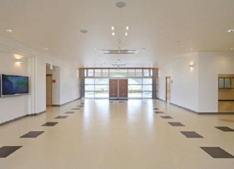 サンセットホール北淡のロビー東・西側からの画像